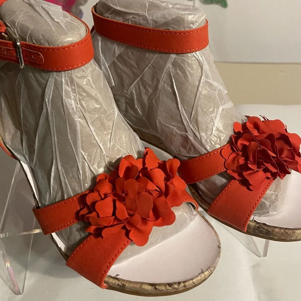 Naturalizer Areda Floral Strappy Wedge Faux Leather w/Flower ColorRed New in Bag